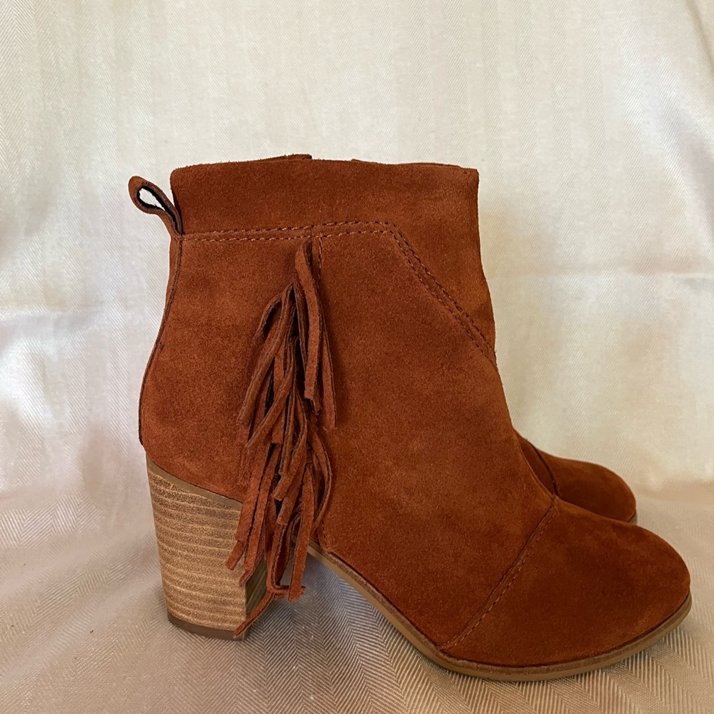 Toms Lunata Fringe Suede ankle bootie 6.5 Side zip 2 1/2 “ heel cognac brown.